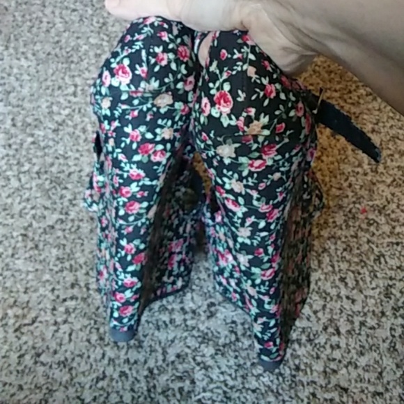 Woman's 6" Wedges Size 8 - Picture 5 of 8